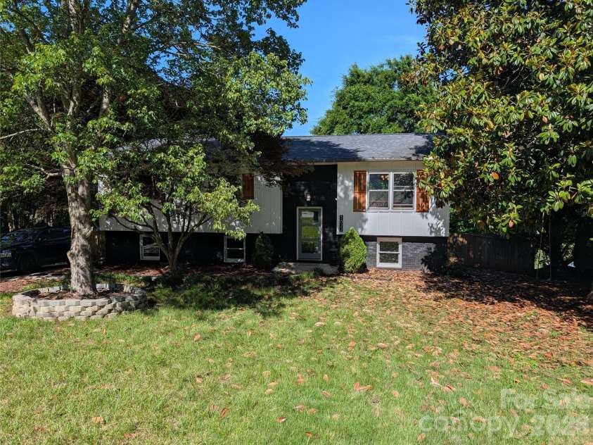 3822 Newhall Drive, Conover, NC 28613.  MLS# CAR4387869, YatesRealty ID 31981. 