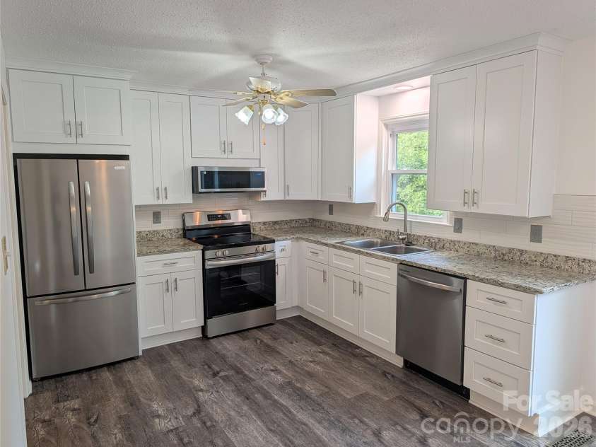 3822 Newhall Drive, Conover, NC 28613.  MLS# CAR4387869, YatesRealty ID 31981. 
