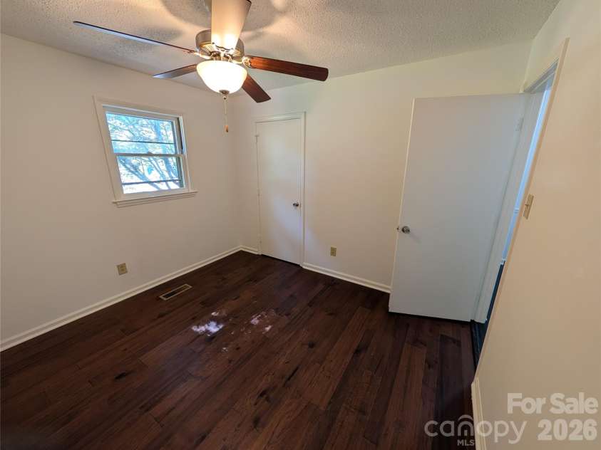 3822 Newhall Drive, Conover, NC 28613.  MLS# CAR4387869, YatesRealty ID 31981. 