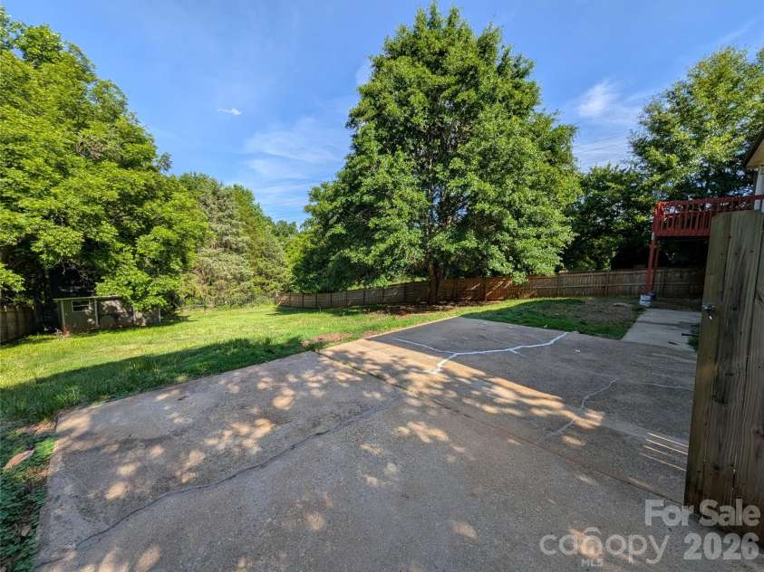 3822 Newhall Drive, Conover, NC 28613.  MLS# CAR4387869, YatesRealty ID 31981. 