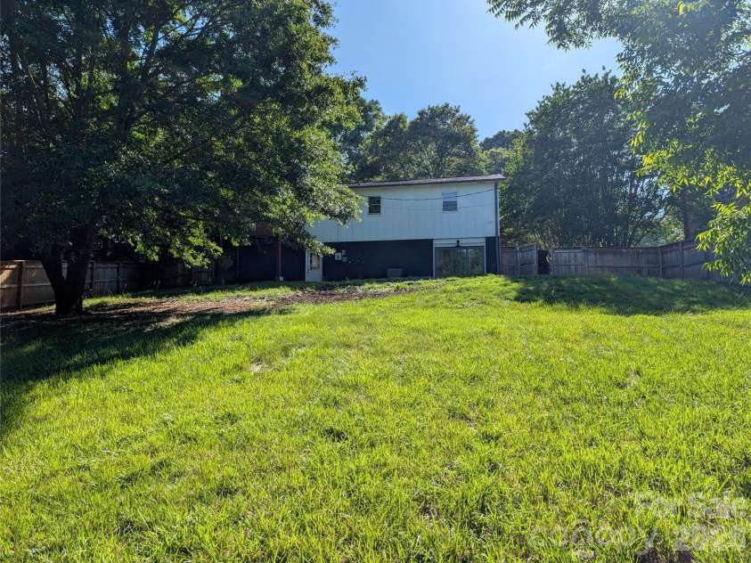 3822 Newhall Drive, Conover, NC 28613.  MLS# CAR4387869, YatesRealty ID 31981. 