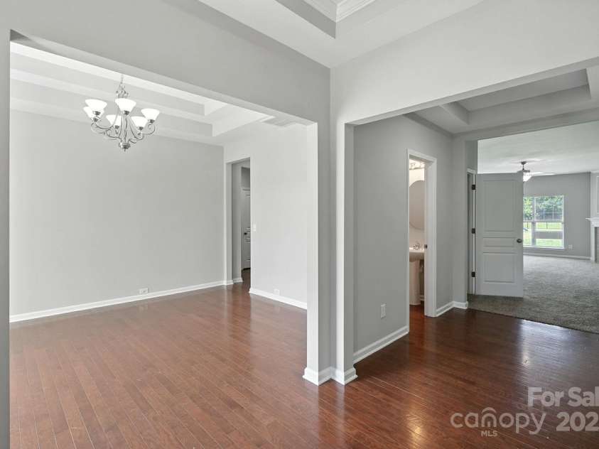 6031 Castlecove Road, Charlotte, NC 28278.  MLS# CAR4286394, YatesRealty ID 31981. 