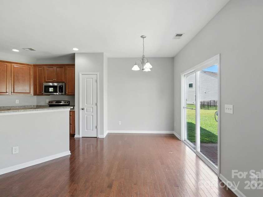 6031 Castlecove Road, Charlotte, NC 28278.  MLS# CAR4286394, YatesRealty ID 31981. 