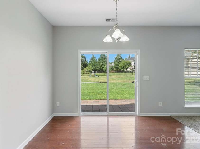 6031 Castlecove Road, Charlotte, NC 28278.  MLS# CAR4286394, YatesRealty ID 31981. 