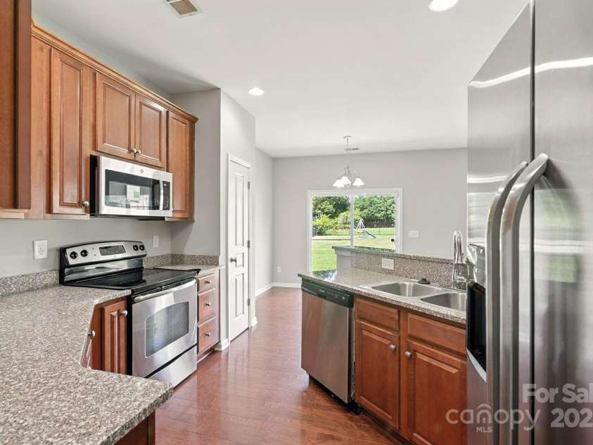 6031 Castlecove Road, Charlotte, NC 28278.  MLS# CAR4286394, YatesRealty ID 31981. 