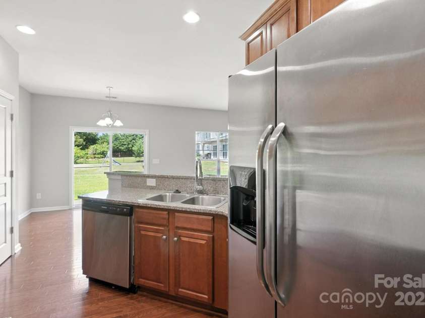 6031 Castlecove Road, Charlotte, NC 28278.  MLS# CAR4286394, YatesRealty ID 31981. 