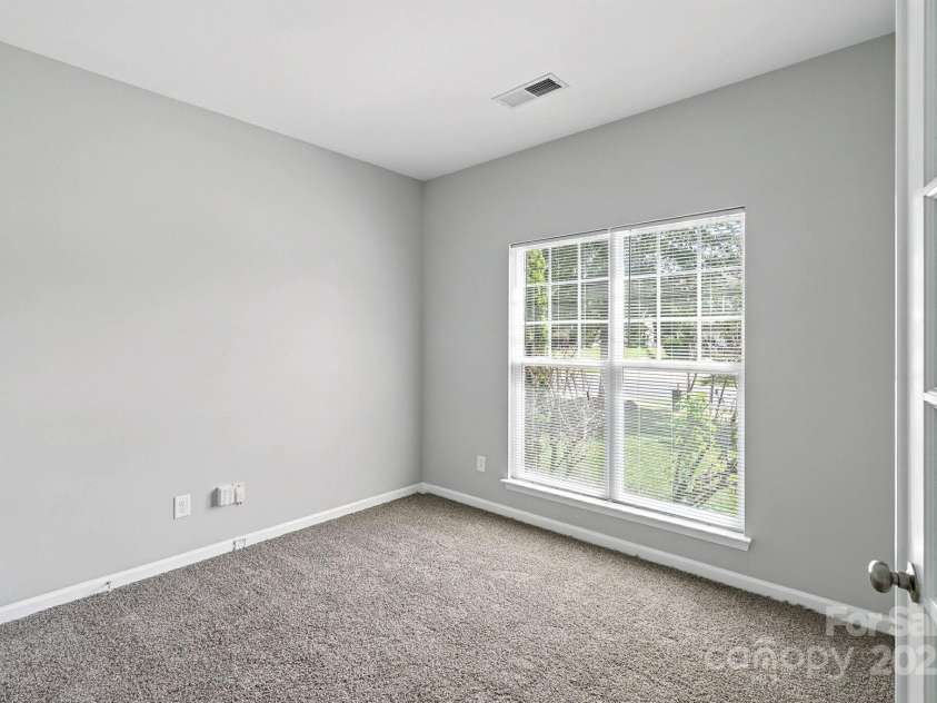 6031 Castlecove Road, Charlotte, NC 28278.  MLS# CAR4286394, YatesRealty ID 31981. 