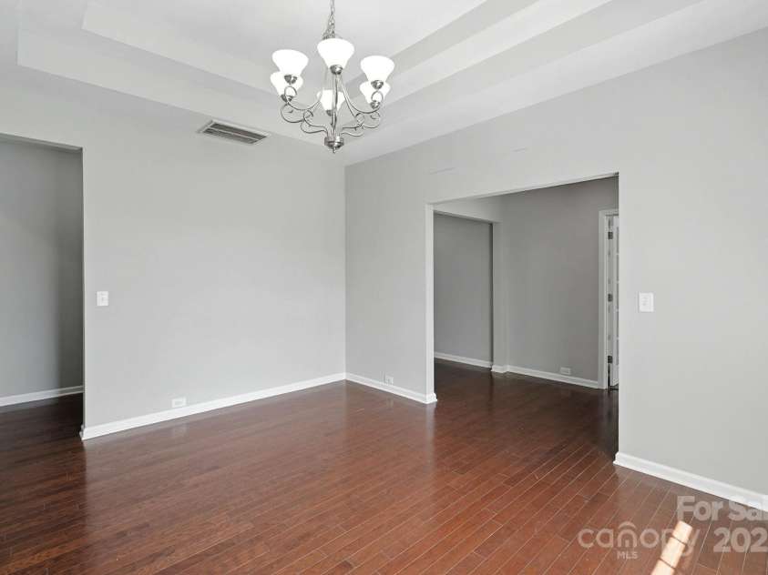 6031 Castlecove Road, Charlotte, NC 28278.  MLS# CAR4286394, YatesRealty ID 31981. 