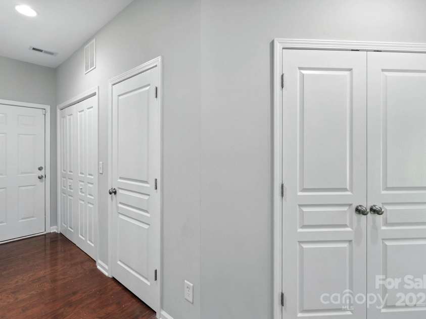 6031 Castlecove Road, Charlotte, NC 28278.  MLS# CAR4286394, YatesRealty ID 31981. 