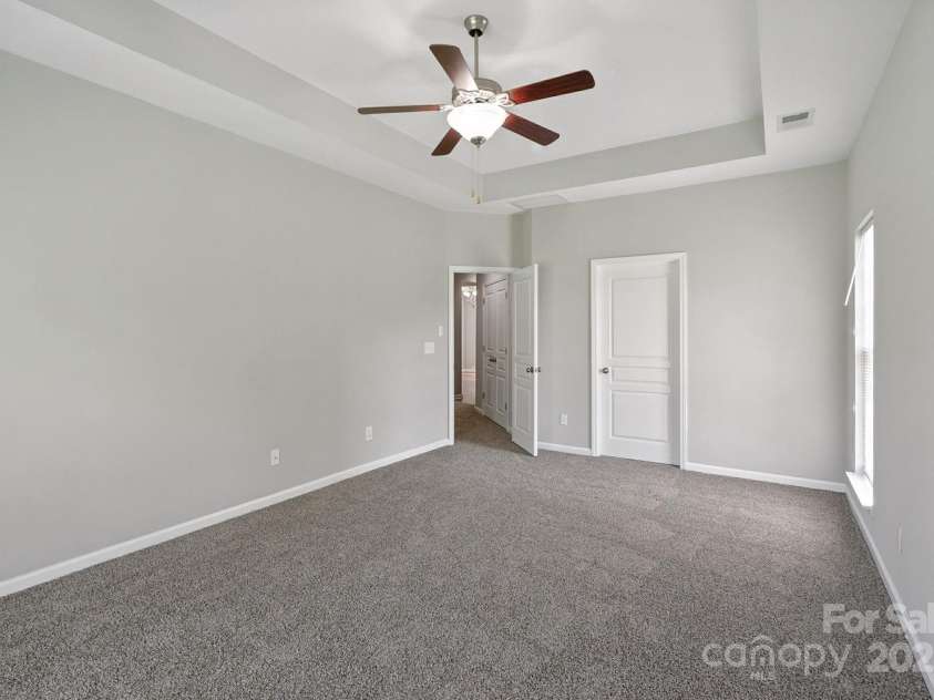 6031 Castlecove Road, Charlotte, NC 28278.  MLS# CAR4286394, YatesRealty ID 31981. 