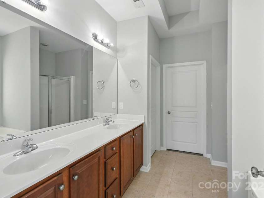 6031 Castlecove Road, Charlotte, NC 28278.  MLS# CAR4286394, YatesRealty ID 31981. 