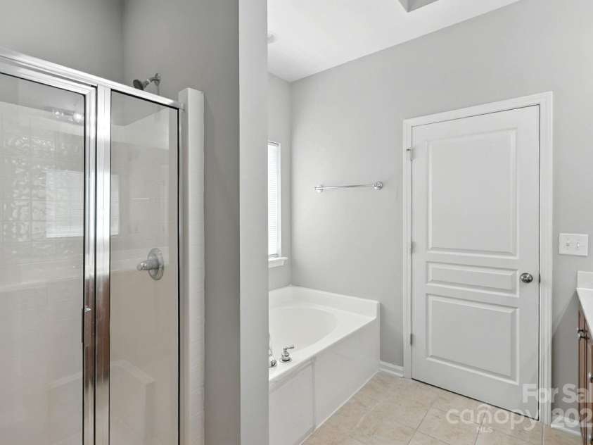 6031 Castlecove Road, Charlotte, NC 28278.  MLS# CAR4286394, YatesRealty ID 31981. 