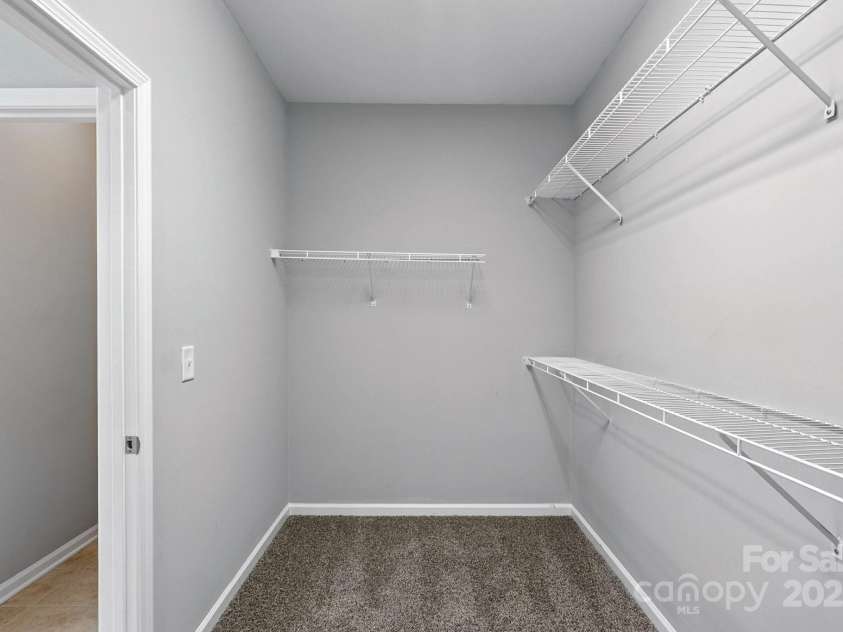 6031 Castlecove Road, Charlotte, NC 28278.  MLS# CAR4286394, YatesRealty ID 31981. 