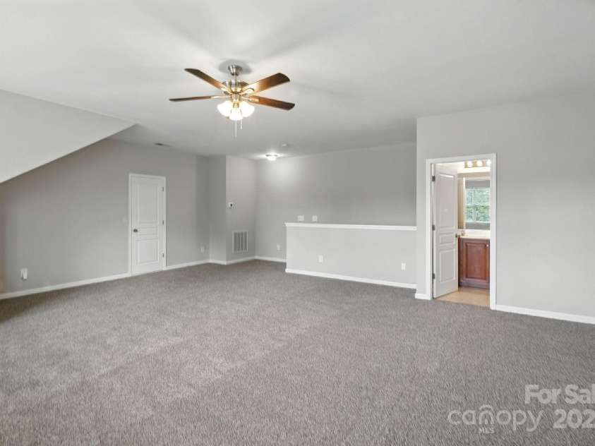 6031 Castlecove Road, Charlotte, NC 28278.  MLS# CAR4286394, YatesRealty ID 31981. 