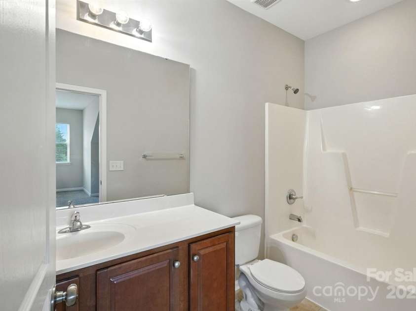 6031 Castlecove Road, Charlotte, NC 28278.  MLS# CAR4286394, YatesRealty ID 31981. 