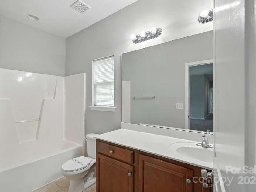 6031 Castlecove Road, Charlotte, NC 28278.  MLS# CAR4286394, YatesRealty ID 31981. 