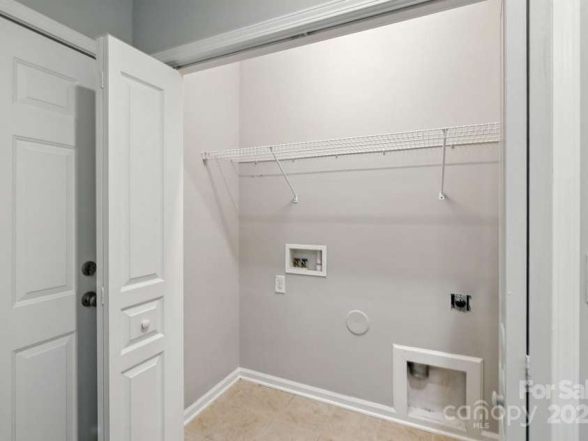 6031 Castlecove Road, Charlotte, NC 28278.  MLS# CAR4286394, YatesRealty ID 31981. 