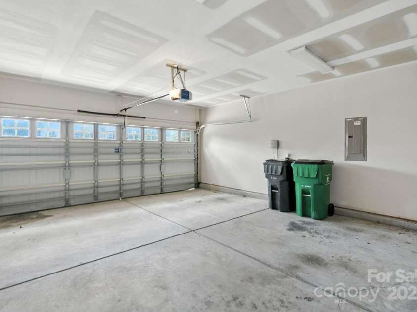 6031 Castlecove Road, Charlotte, NC 28278.  MLS# CAR4286394, YatesRealty ID 31981. 