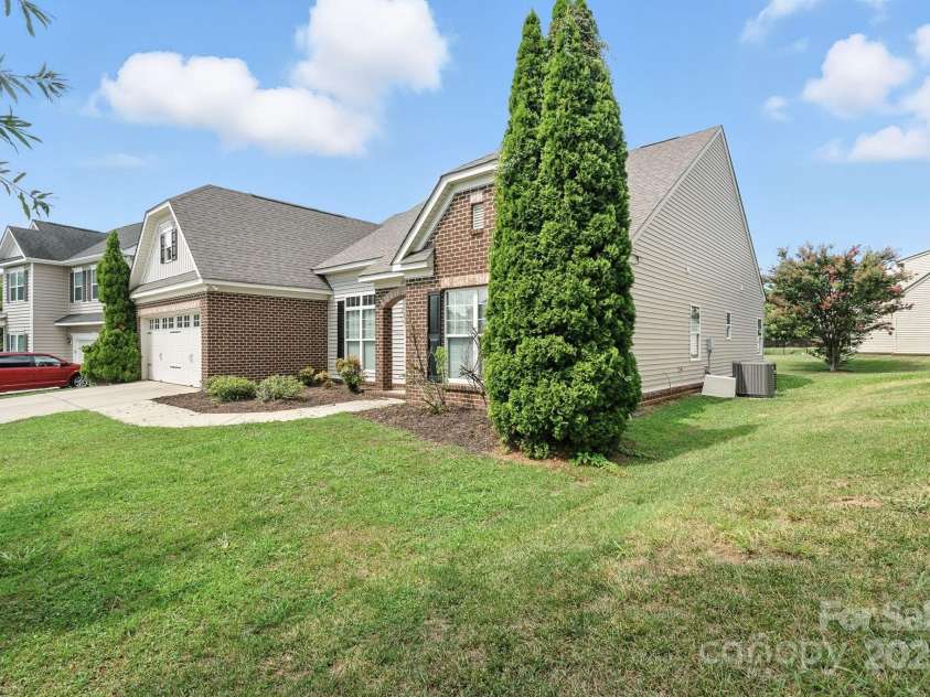 6031 Castlecove Road, Charlotte, NC 28278.  MLS# CAR4286394, YatesRealty ID 31981. 