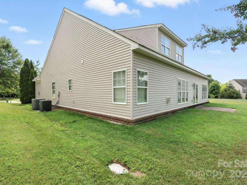 6031 Castlecove Road, Charlotte, NC 28278.  MLS# CAR4286394, YatesRealty ID 31981. 