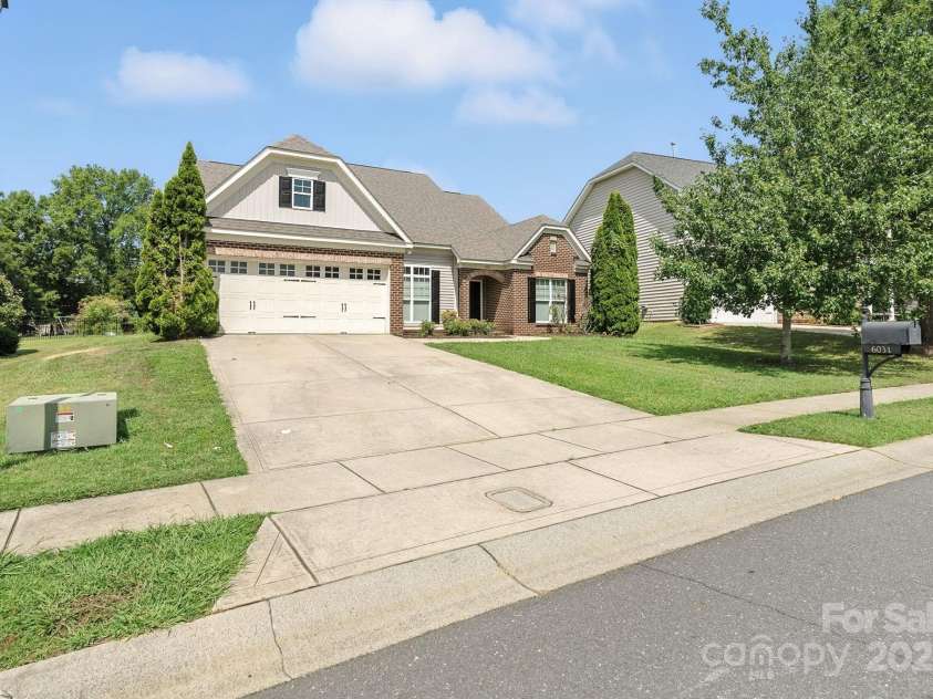 6031 Castlecove Road, Charlotte, NC 28278.  MLS# CAR4286394, YatesRealty ID 31981. 