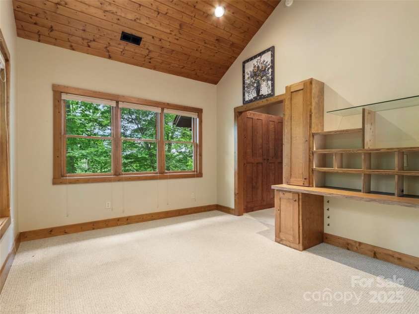 321 Sunset Point Road, Burnsville, NC 28714.  MLS# CAR4287162, YatesRealty ID 31982. 