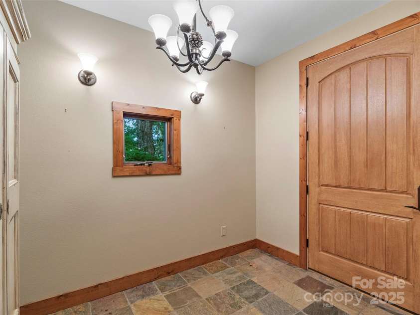 321 Sunset Point Road, Burnsville, NC 28714.  MLS# CAR4287162, YatesRealty ID 31982. 