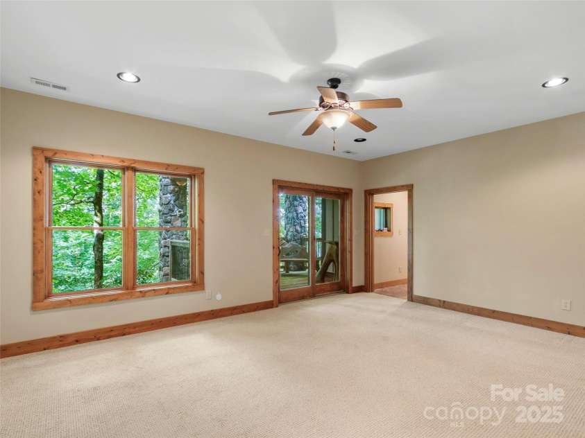 321 Sunset Point Road, Burnsville, NC 28714.  MLS# CAR4287162, YatesRealty ID 31982. 