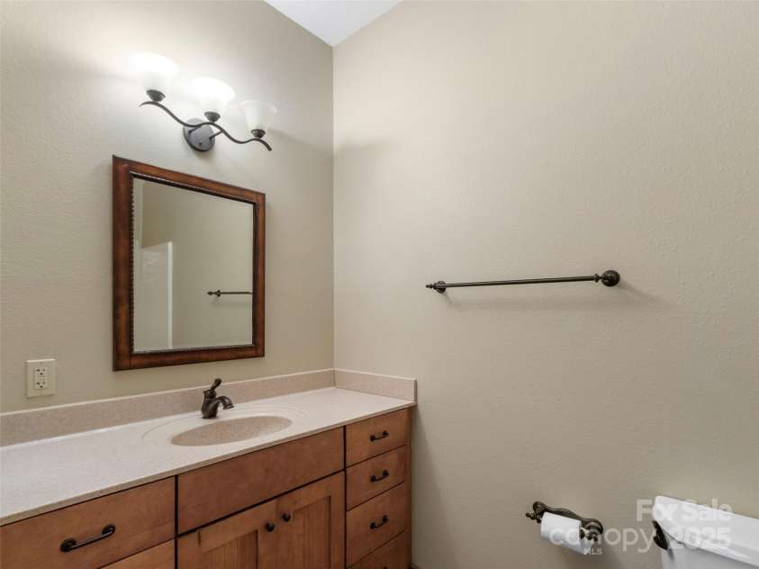 321 Sunset Point Road, Burnsville, NC 28714.  MLS# CAR4287162, YatesRealty ID 31982. 