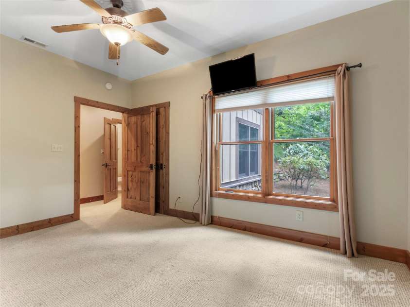 321 Sunset Point Road, Burnsville, NC 28714.  MLS# CAR4287162, YatesRealty ID 31982. 