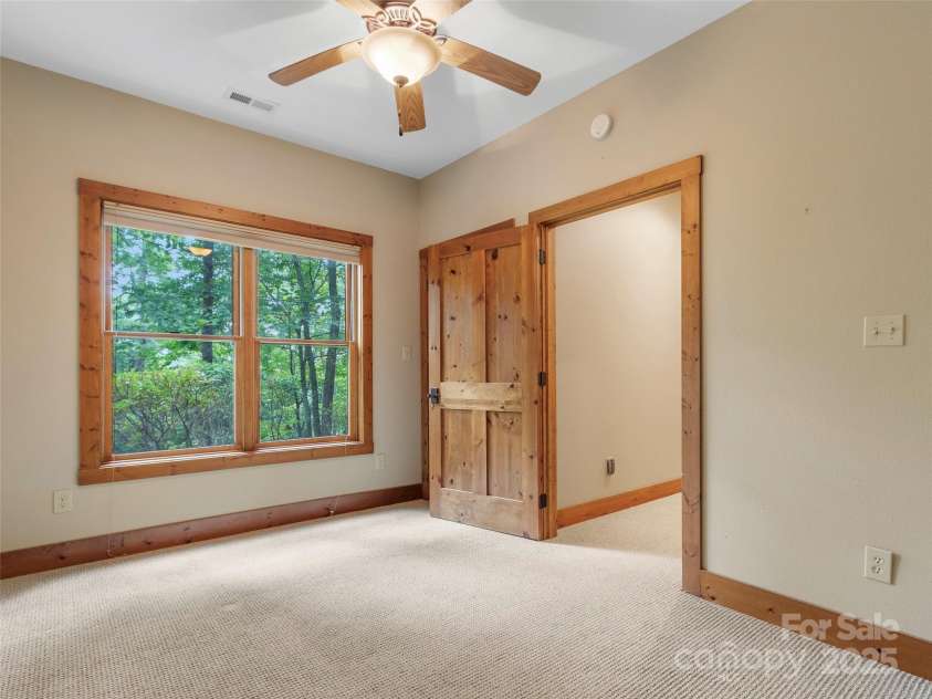 321 Sunset Point Road, Burnsville, NC 28714.  MLS# CAR4287162, YatesRealty ID 31982. 