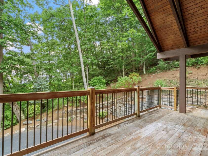 321 Sunset Point Road, Burnsville, NC 28714.  MLS# CAR4287162, YatesRealty ID 31982. 