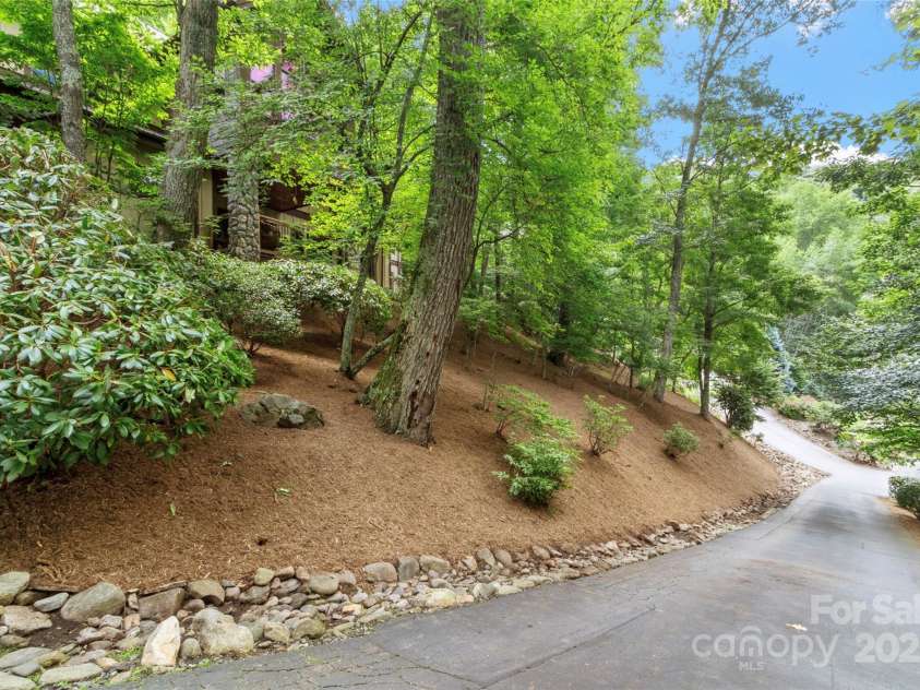 321 Sunset Point Road, Burnsville, NC 28714.  MLS# CAR4287162, YatesRealty ID 31982. 
