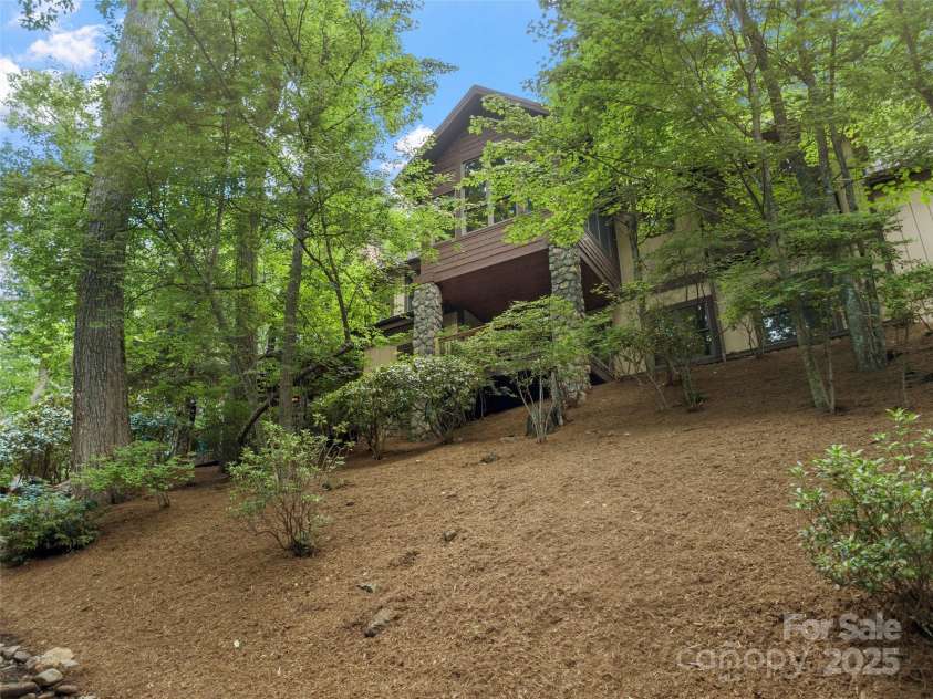 321 Sunset Point Road, Burnsville, NC 28714.  MLS# CAR4287162, YatesRealty ID 31982. 