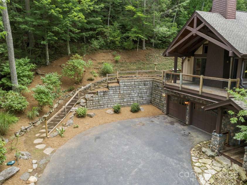 321 Sunset Point Road, Burnsville, NC 28714.  MLS# CAR4287162, YatesRealty ID 31982. 