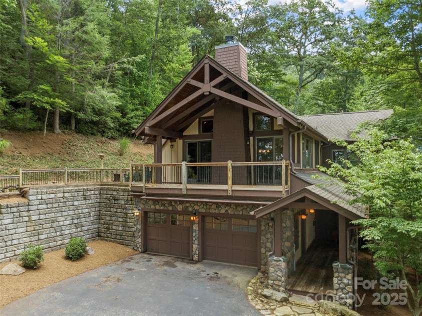 321 Sunset Point Road, Burnsville, NC 28714.  MLS# CAR4287162, YatesRealty ID 31982. 