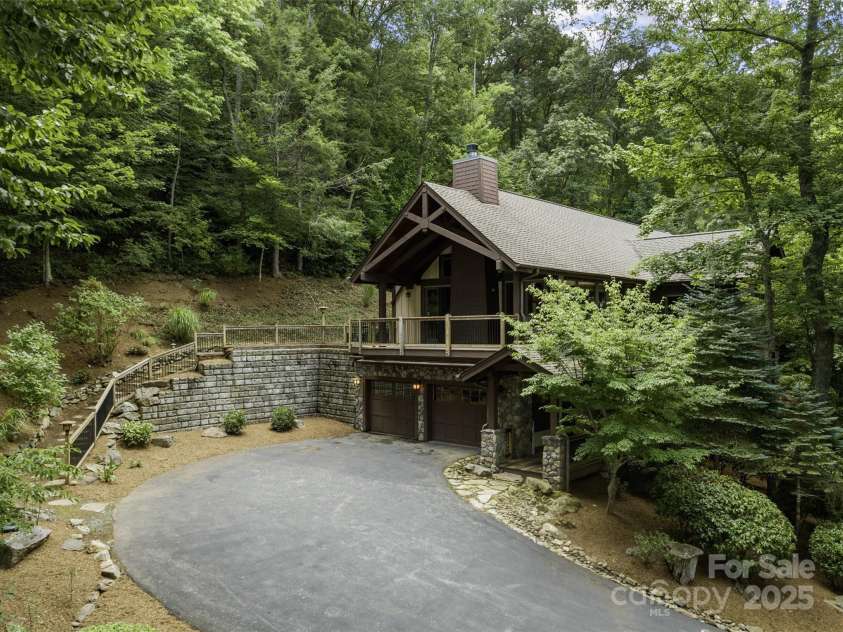321 Sunset Point Road, Burnsville, NC 28714.  MLS# CAR4287162, YatesRealty ID 31982. 