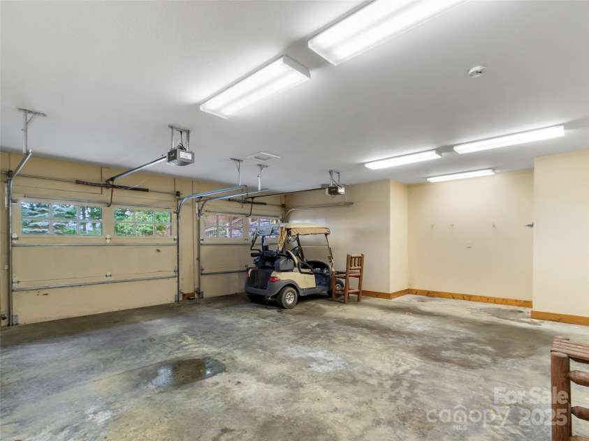 321 Sunset Point Road, Burnsville, NC 28714.  MLS# CAR4287162, YatesRealty ID 31982. 