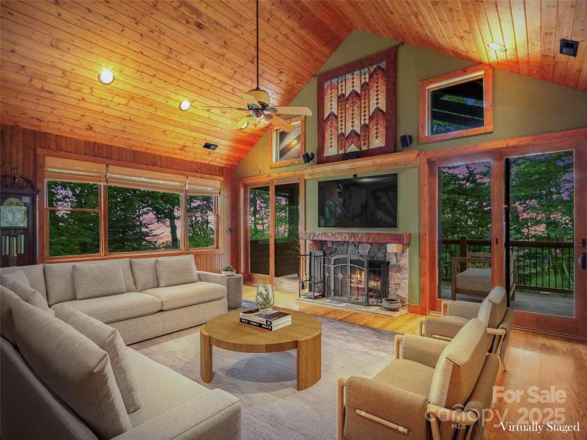 321 Sunset Point Road, Burnsville, NC 28714.  MLS# CAR4287162, YatesRealty ID 31982. 