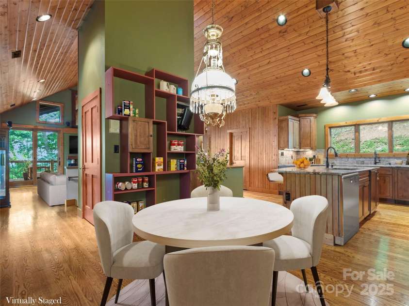 321 Sunset Point Road, Burnsville, NC 28714.  MLS# CAR4287162, YatesRealty ID 31982. 