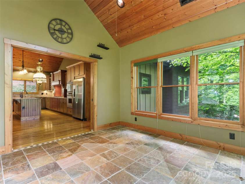 321 Sunset Point Road, Burnsville, NC 28714.  MLS# CAR4287162, YatesRealty ID 31982. 