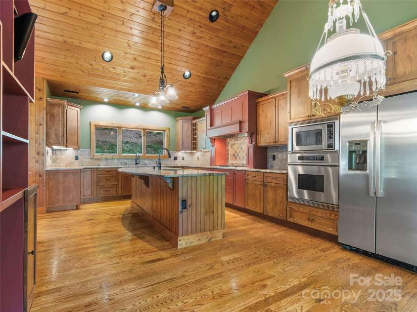 321 Sunset Point Road, Burnsville, NC 28714.  MLS# CAR4287162, YatesRealty ID 31982. 