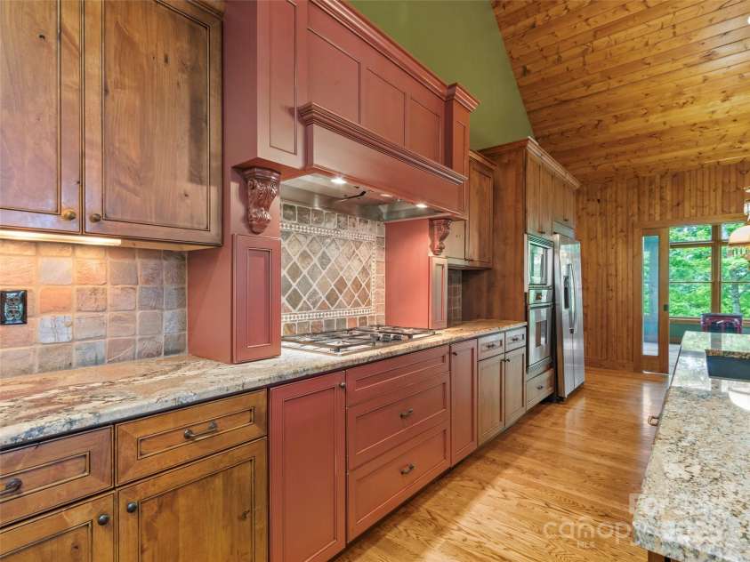 321 Sunset Point Road, Burnsville, NC 28714.  MLS# CAR4287162, YatesRealty ID 31982. 