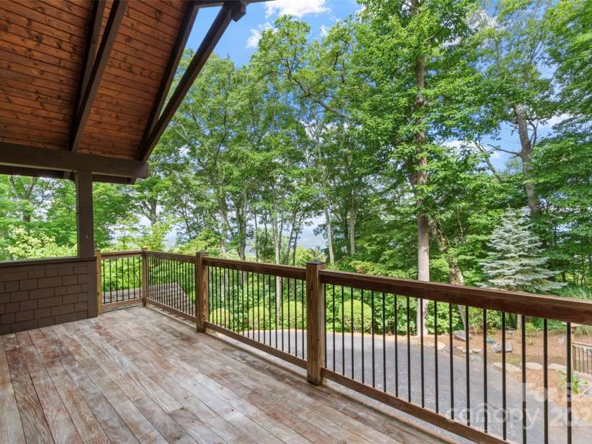 321 Sunset Point Road, Burnsville, NC 28714.  MLS# CAR4287162, YatesRealty ID 31982. 