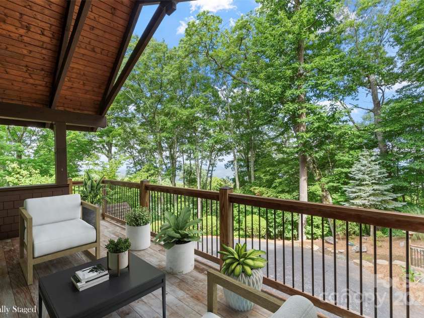 321 Sunset Point Road, Burnsville, NC 28714.  MLS# CAR4287162, YatesRealty ID 31982. 