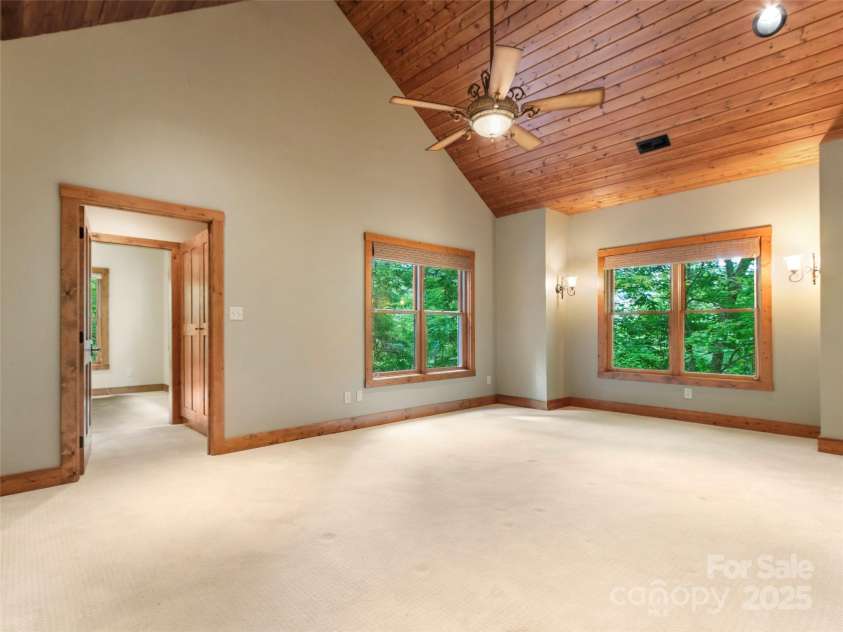 321 Sunset Point Road, Burnsville, NC 28714.  MLS# CAR4287162, YatesRealty ID 31982. 