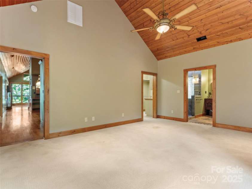 321 Sunset Point Road, Burnsville, NC 28714.  MLS# CAR4287162, YatesRealty ID 31982. 