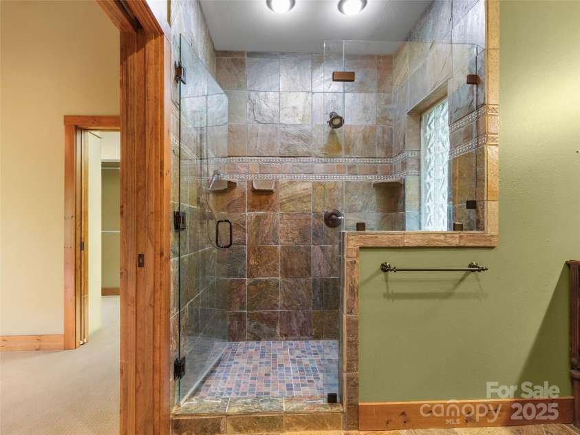 321 Sunset Point Road, Burnsville, NC 28714.  MLS# CAR4287162, YatesRealty ID 31982. 