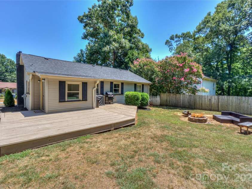 321 Cook Street, Mooresville, NC 28115.  MLS# CAR4282722, YatesRealty ID 31983. 
