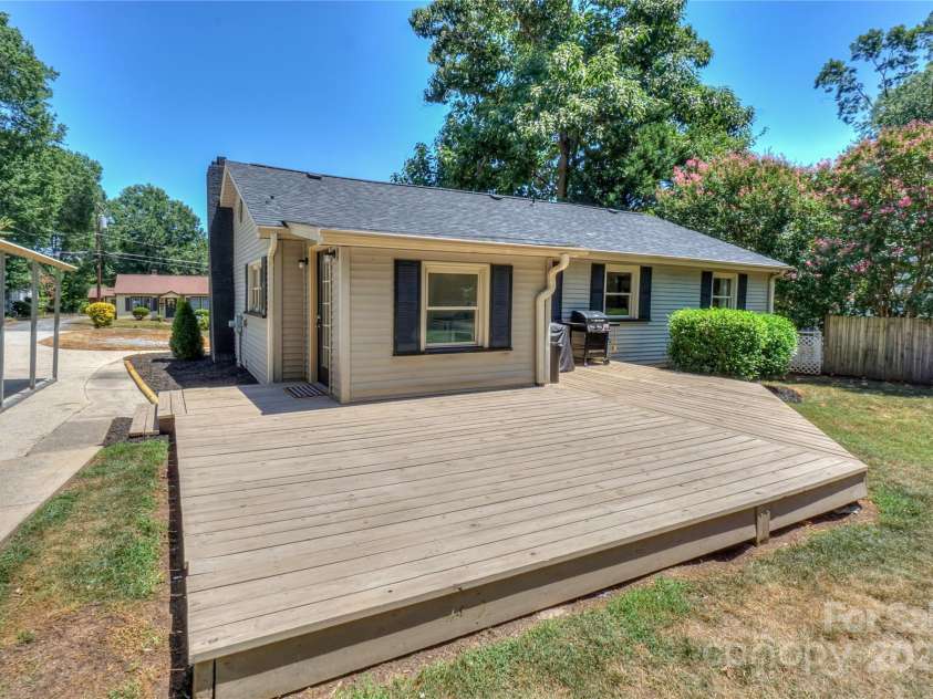 321 Cook Street, Mooresville, NC 28115.  MLS# CAR4282722, YatesRealty ID 31983. 